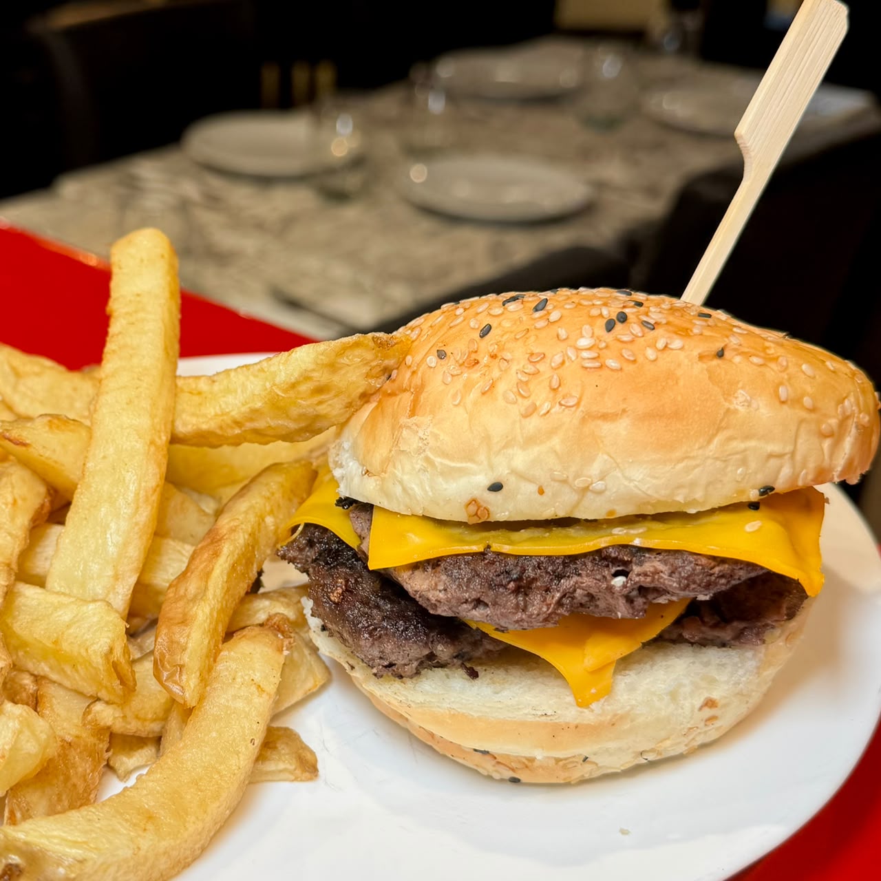 Hamburguesa Doble con Queso Cheddar o TyBo