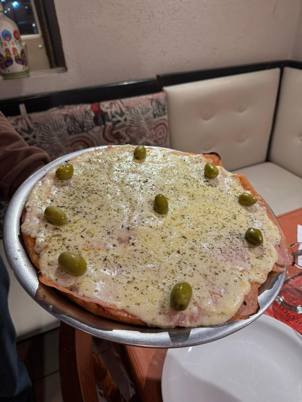 Pizza muzzarella con jamon