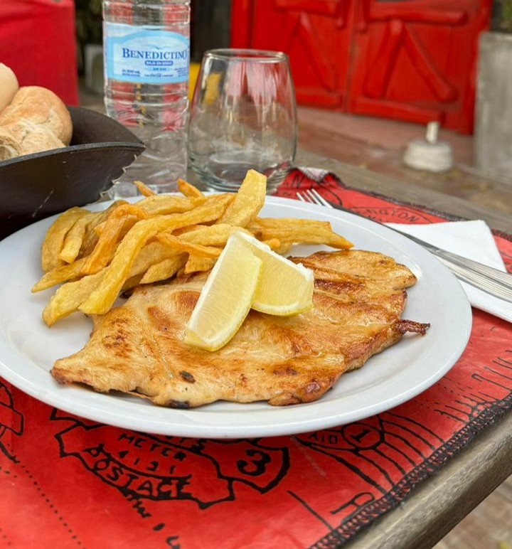 Pollo Grillé con pure mixto o papas fritas